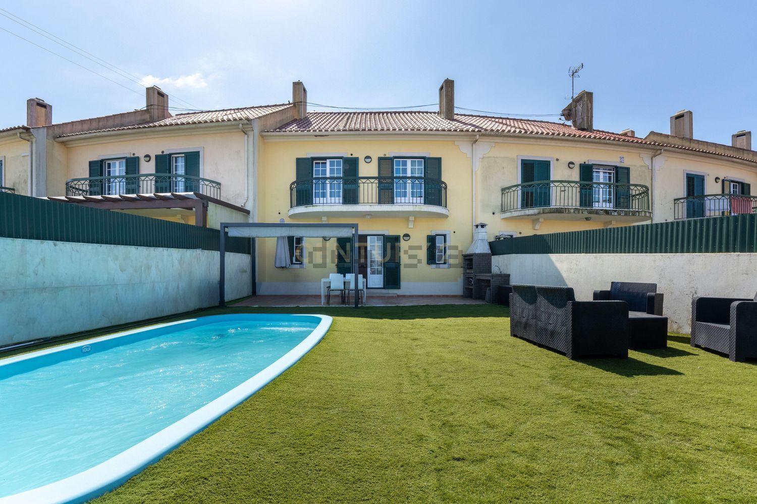 联排别墅出售在Rua do Mar à Vista s/n - 游泳池