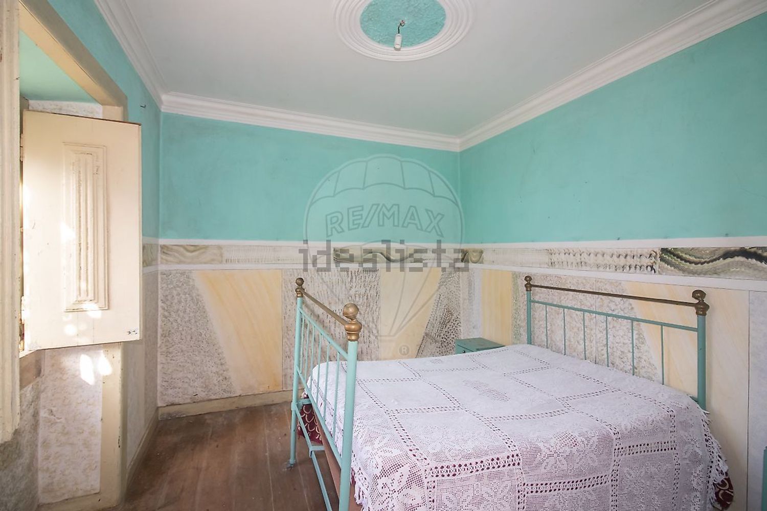 小楼房或独栋别墅出售在São Quintino - 卧室