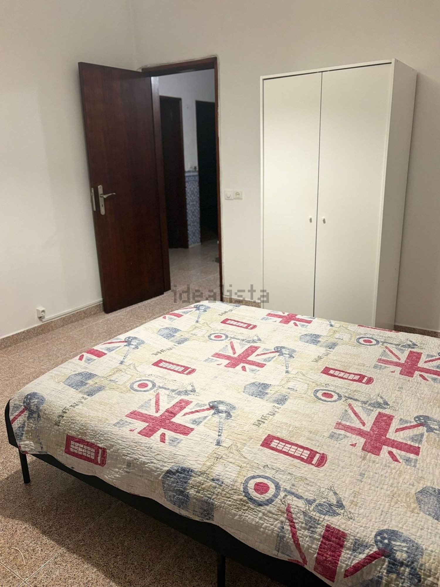 出租房间在Rua João Villaret, 17 - 卧室