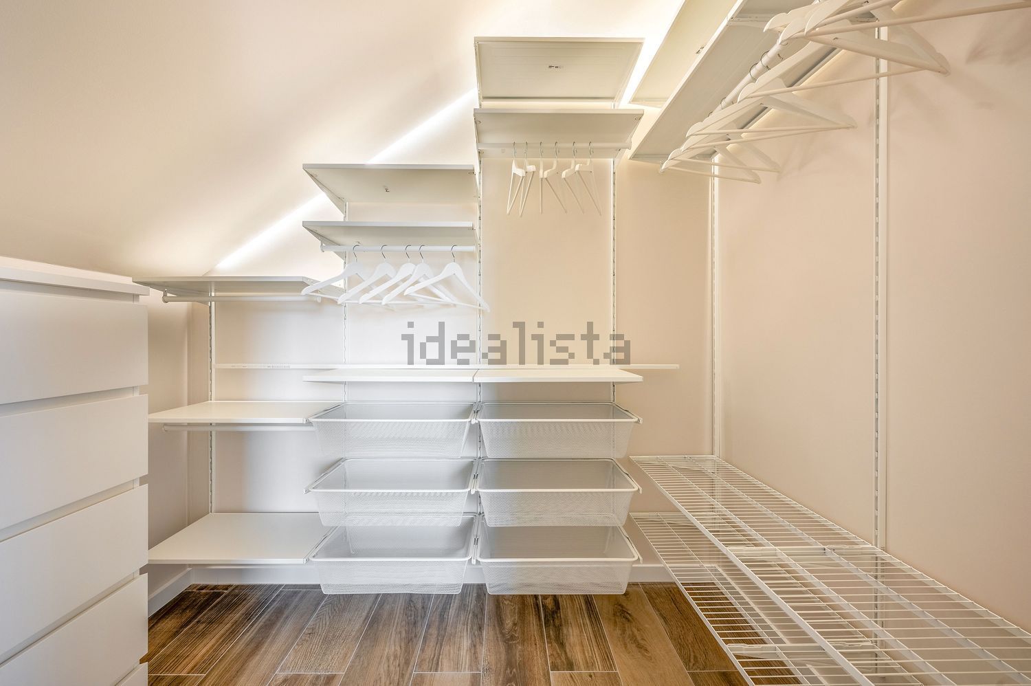 小楼房或独栋别墅出售在Avenida António Garcia de Castro - 试衣间