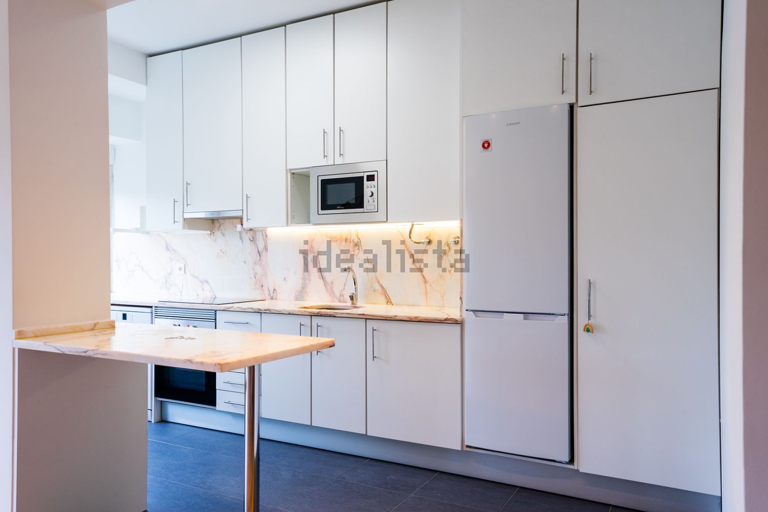 出租公寓 t2在Rua Luís Pastor de Macedo - 厨房