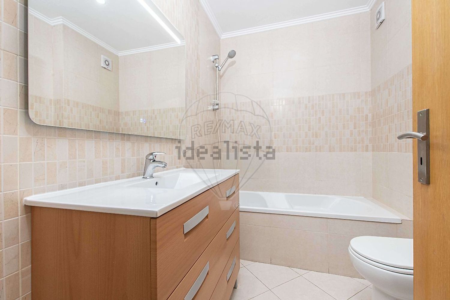 公寓 t2出售在Rua António Apolinário da Silva - 卫生间