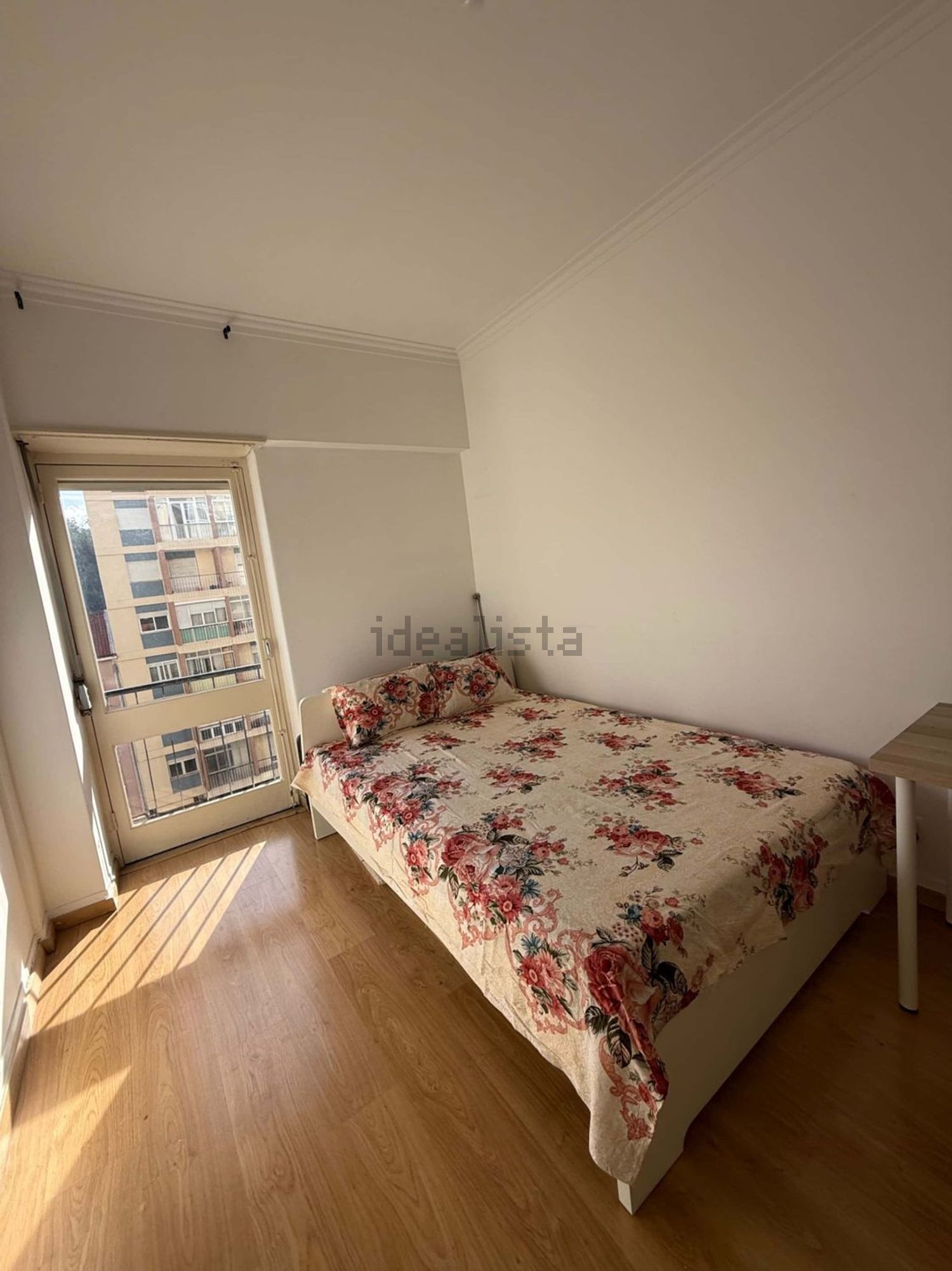 出租房间在Estrada de Benfica s/n - 卧室