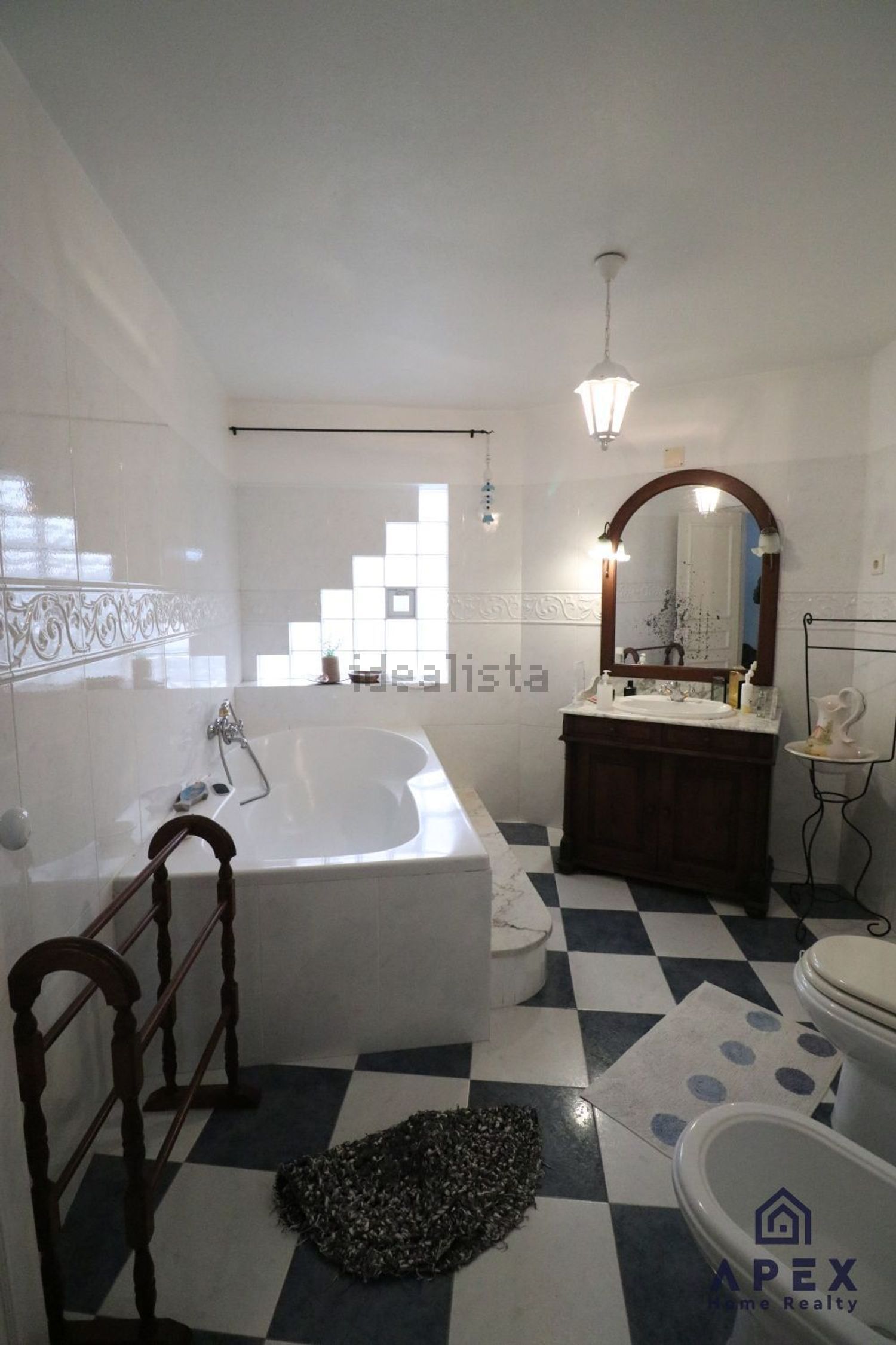 出租小楼房或独栋别墅在Fanhões - 卫生间