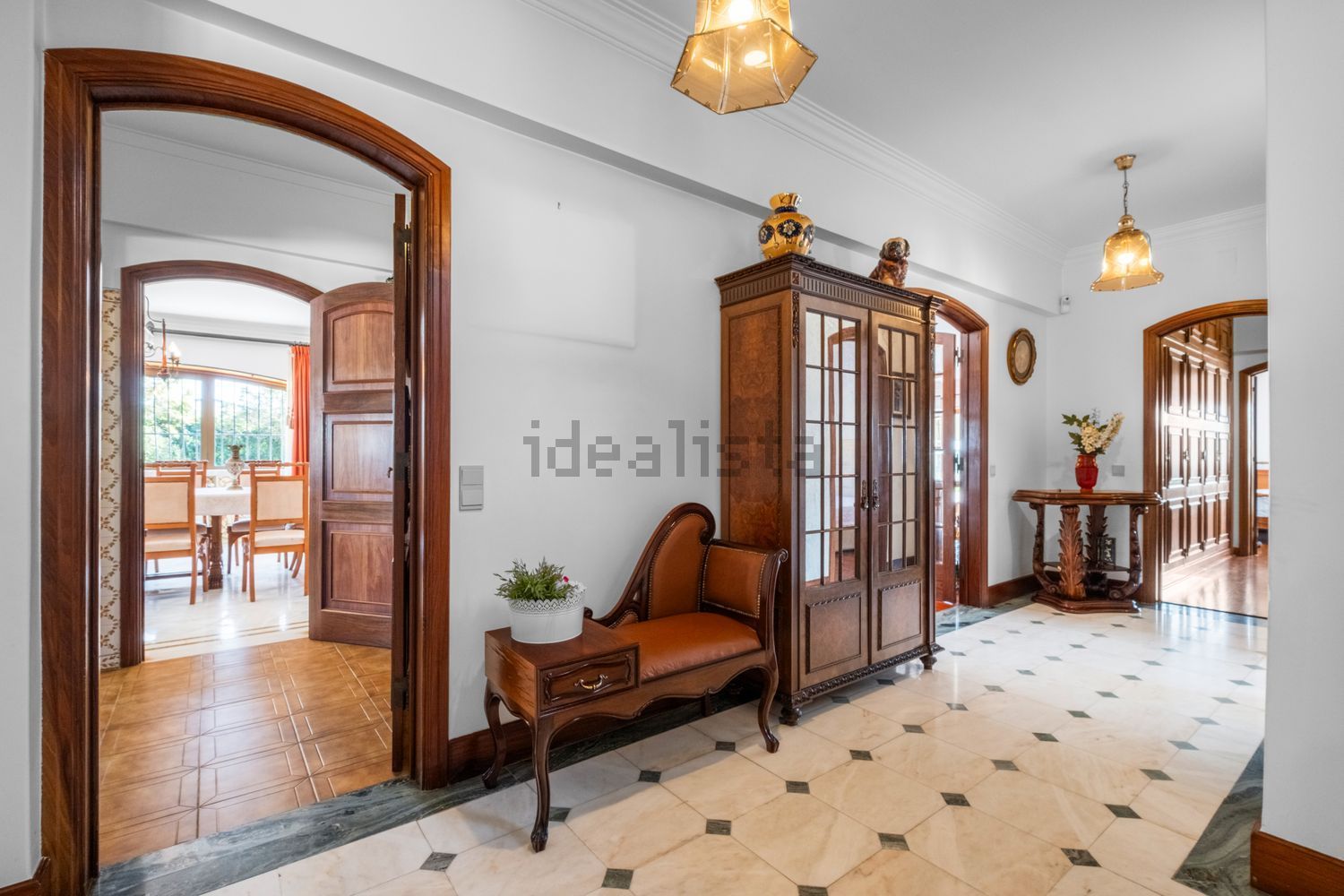 小楼房或独栋别墅出售在Rua Principal - 前厅