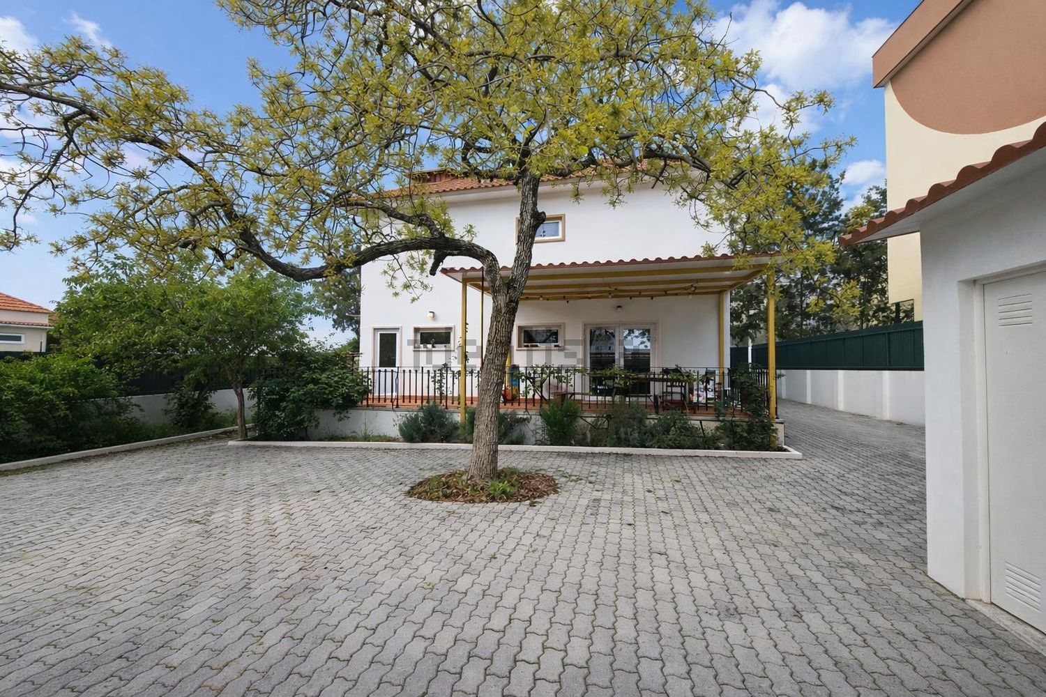 小楼房或独栋别墅出售在Estrada Nacional 10 - 外立面