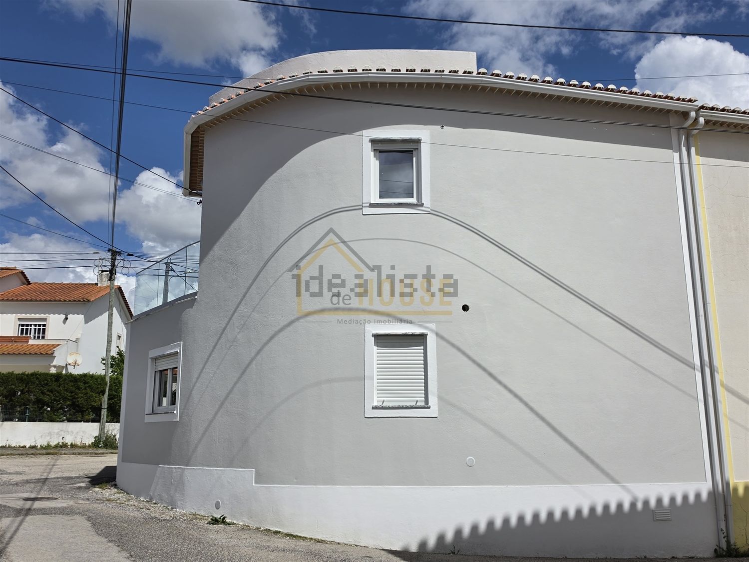 小楼房或独栋别墅出售在Rua da Cerda - 外立面