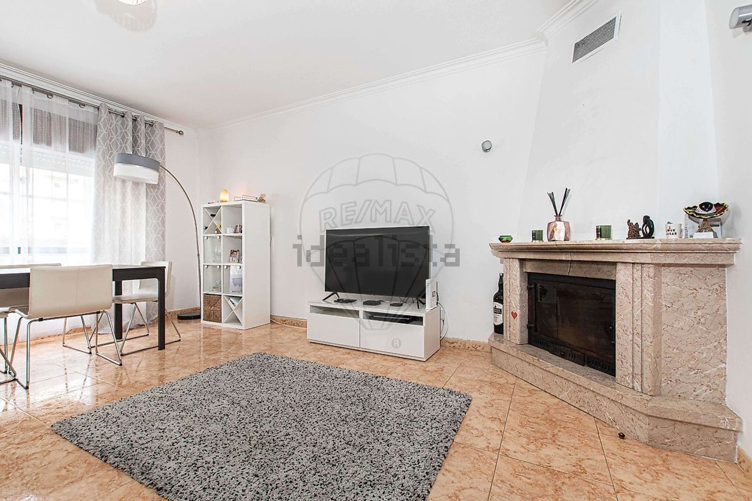 公寓 t2出售在Praceta Infante Dom Henriques - 客厅