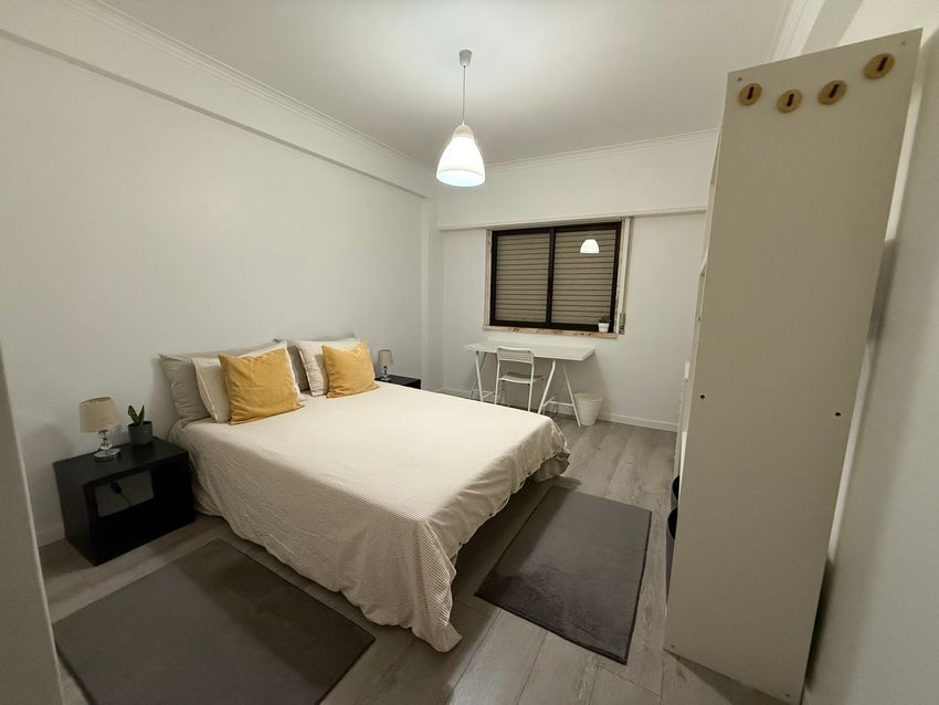 出租房间在Rua António Pedro, 11