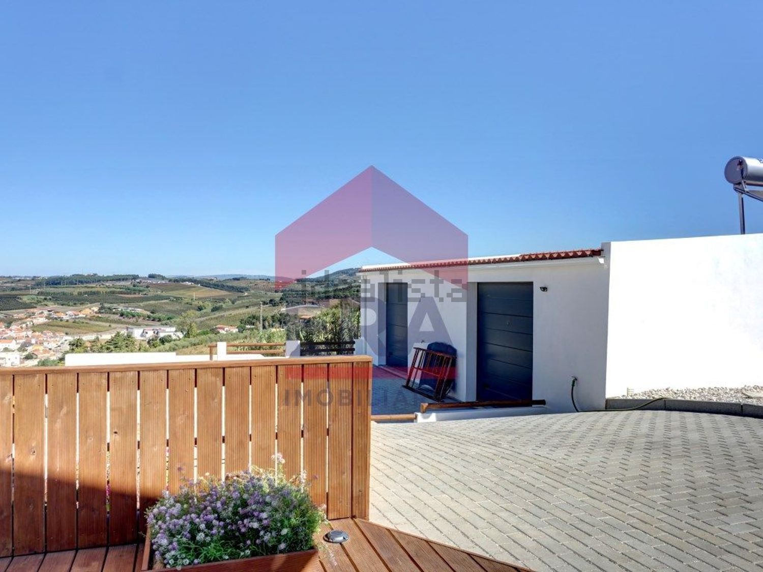 小楼房或独栋别墅出售在Rua do Picoto - 外立面