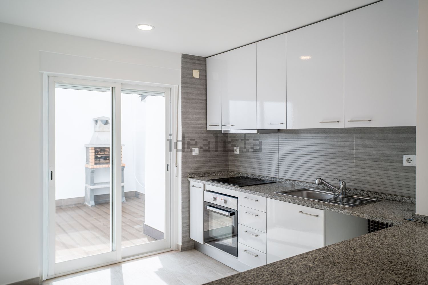 小楼房或独栋别墅出售在Rua David José Chitas, 8 - 厨房