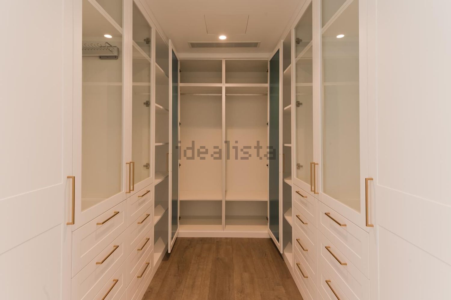 出租小楼房或独栋别墅在Rua Barruncheira - 试衣间