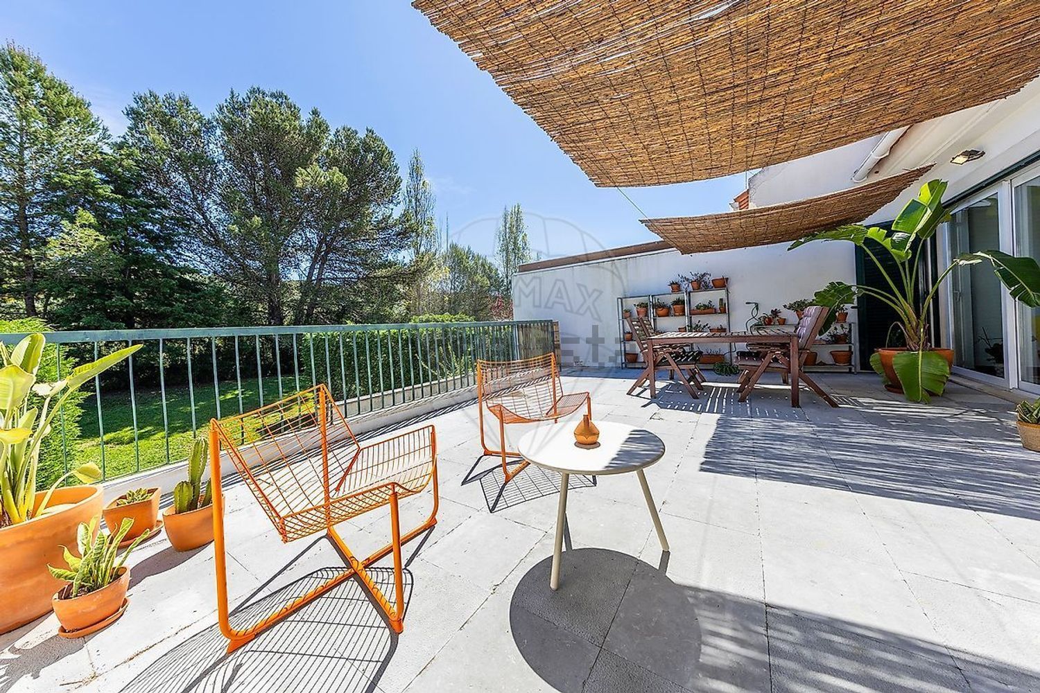 小楼房或独栋别墅出售在Rua dos Girassóis - 阳台