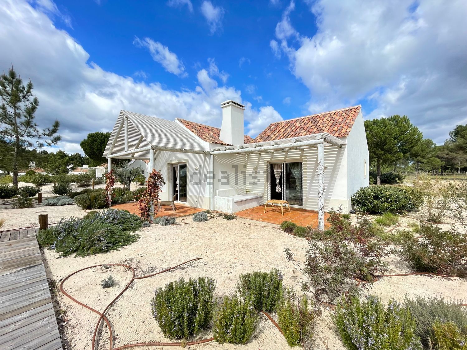 小楼房或独栋别墅出售Authentic Bicas s/n - 外立面