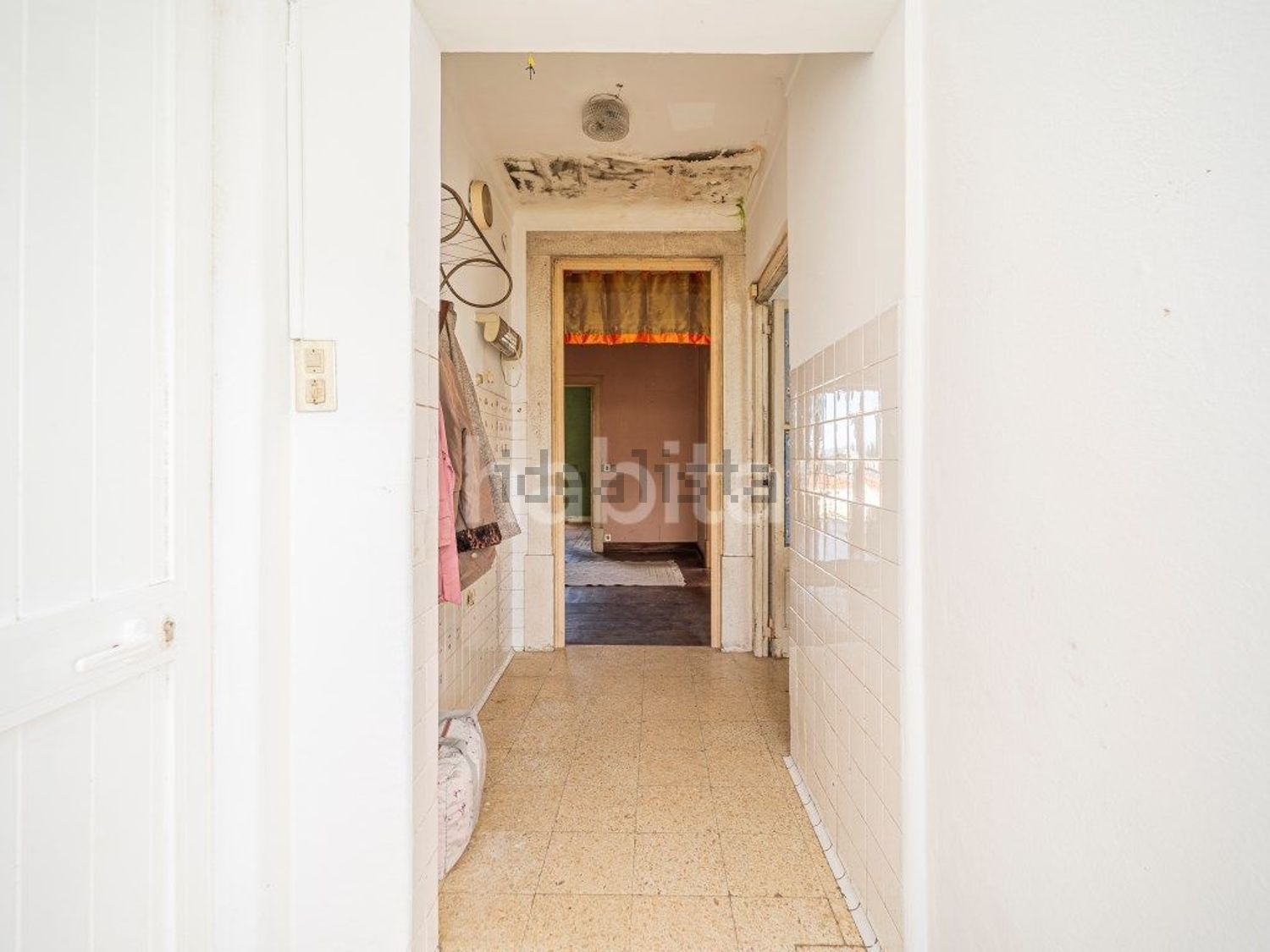 小楼房或独栋别墅出售在Rua Guilherme de Almeida, 9 - 过道