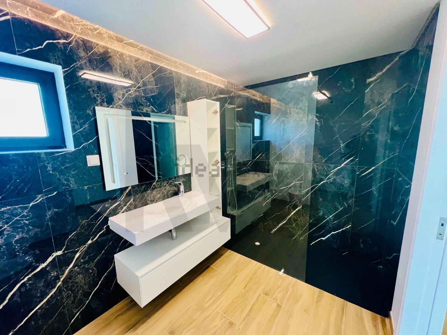 小楼房或独栋别墅出售在Rua das Salemas s/n - 卫生间