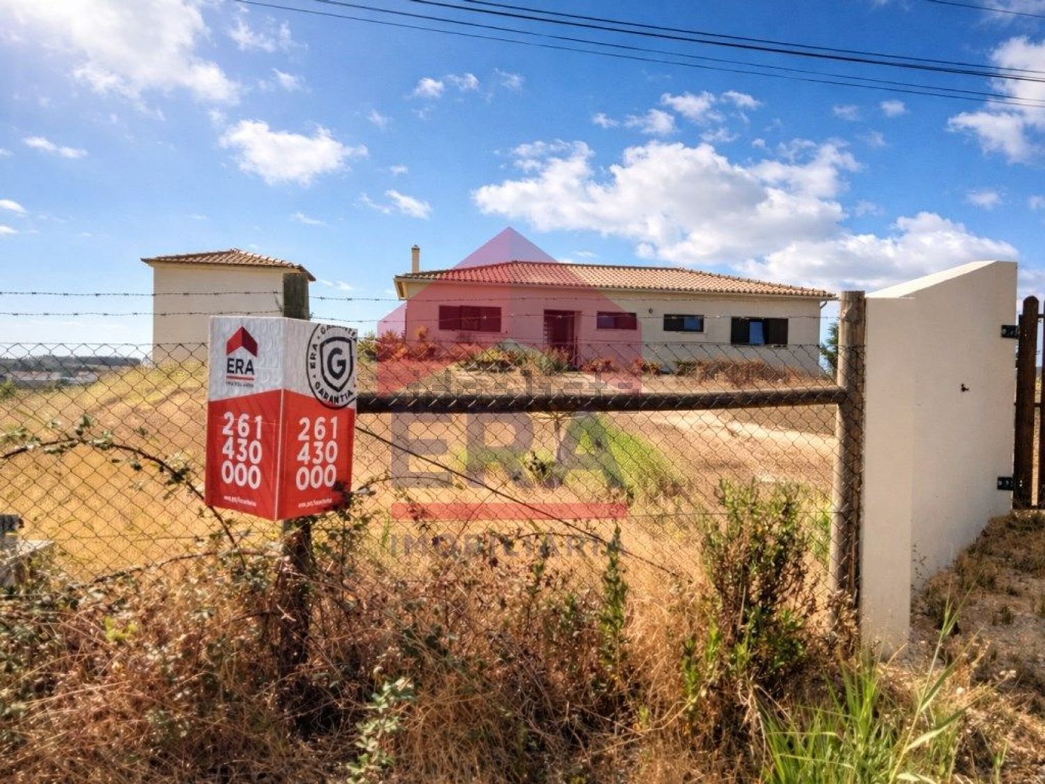 小楼房或独栋别墅出售在Rua da Bela Vista - 外立面