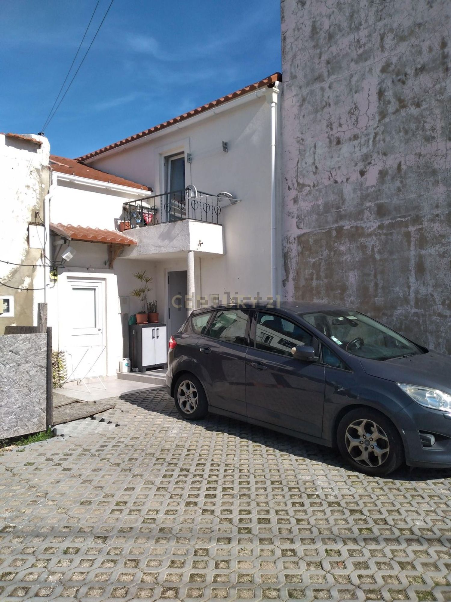 小楼房或独栋别墅出售在Largo de Alpriarte s/n - 外立面