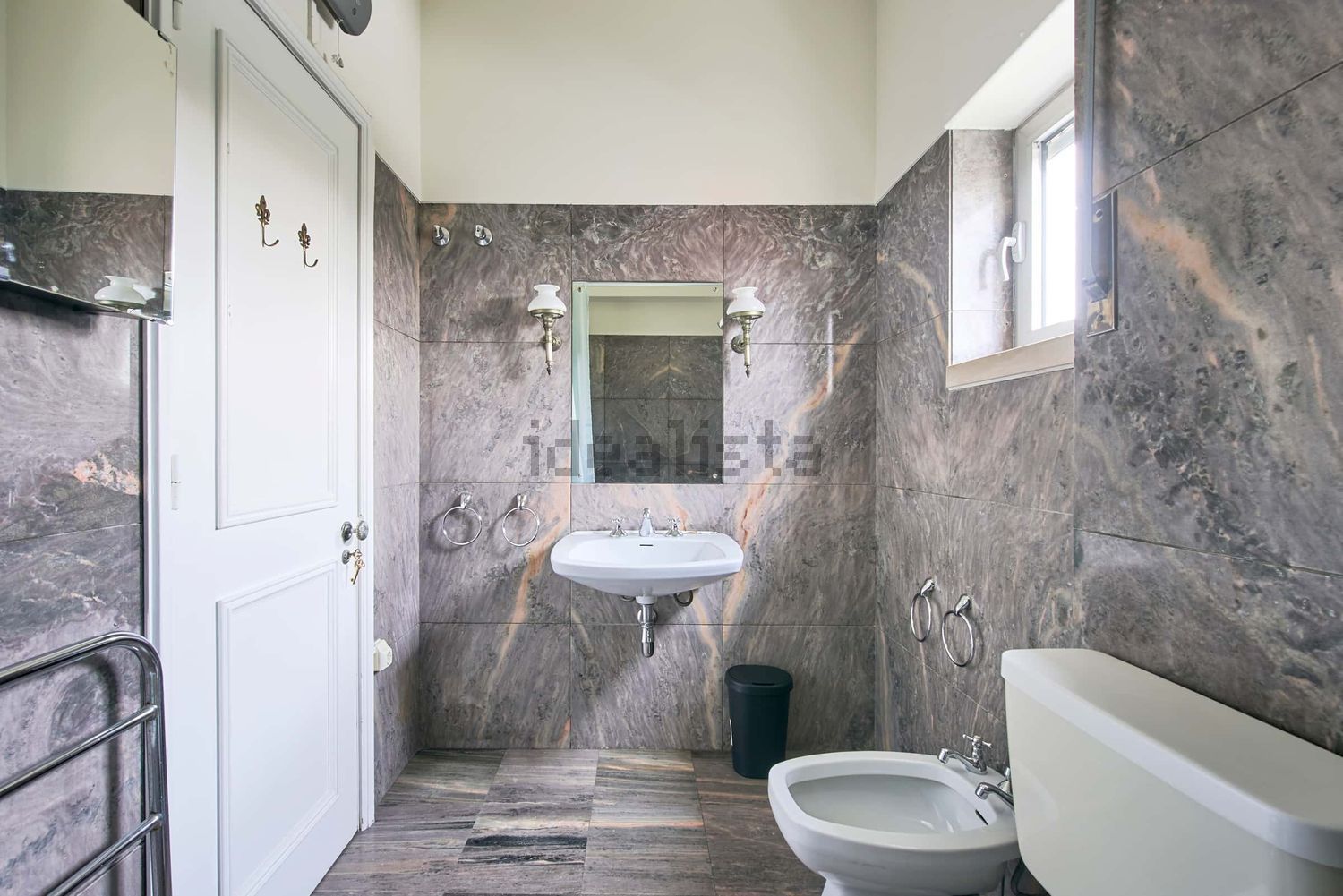 出租房间在Rua Actor António Silva, 3 - 卫生间