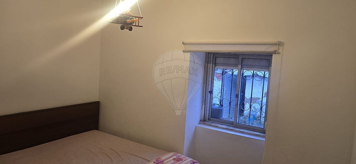 小楼房或独栋别墅出售在Carregado e Cadafais