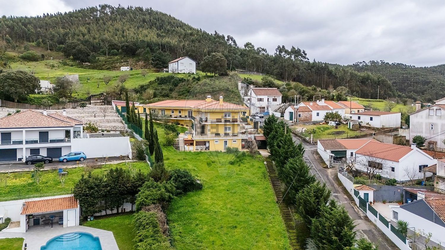 小楼房或独栋别墅出售在Estrada de Paços - 照片