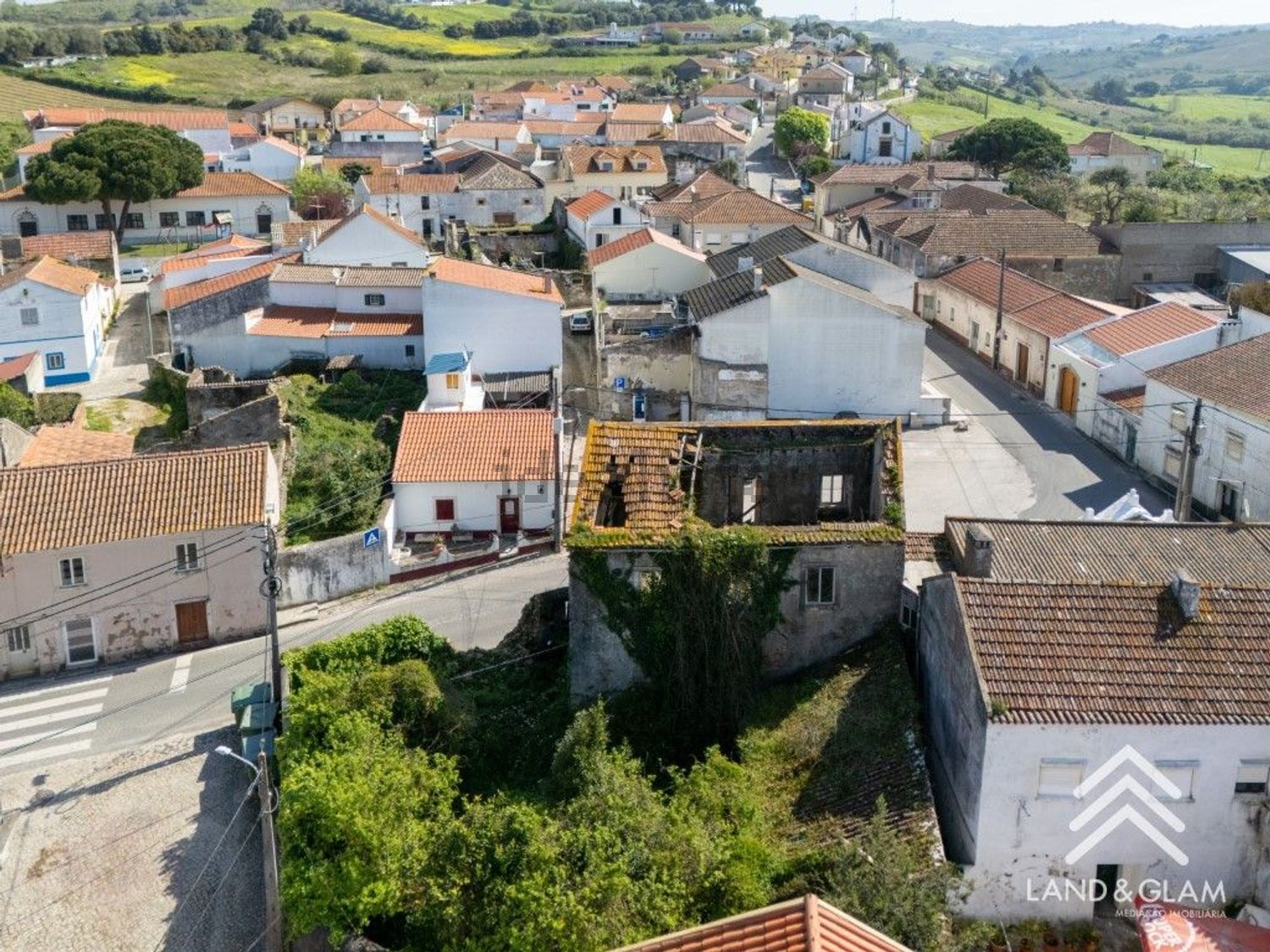 小楼房或独栋别墅出售在Avenida 25 de Abril - 照片