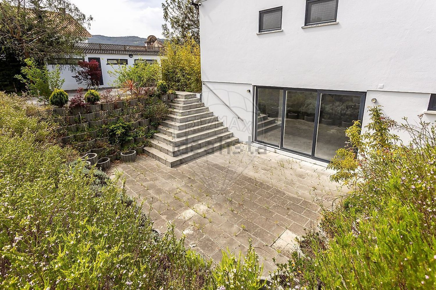 小楼房或独栋别墅出售在Rua Central - 外立面