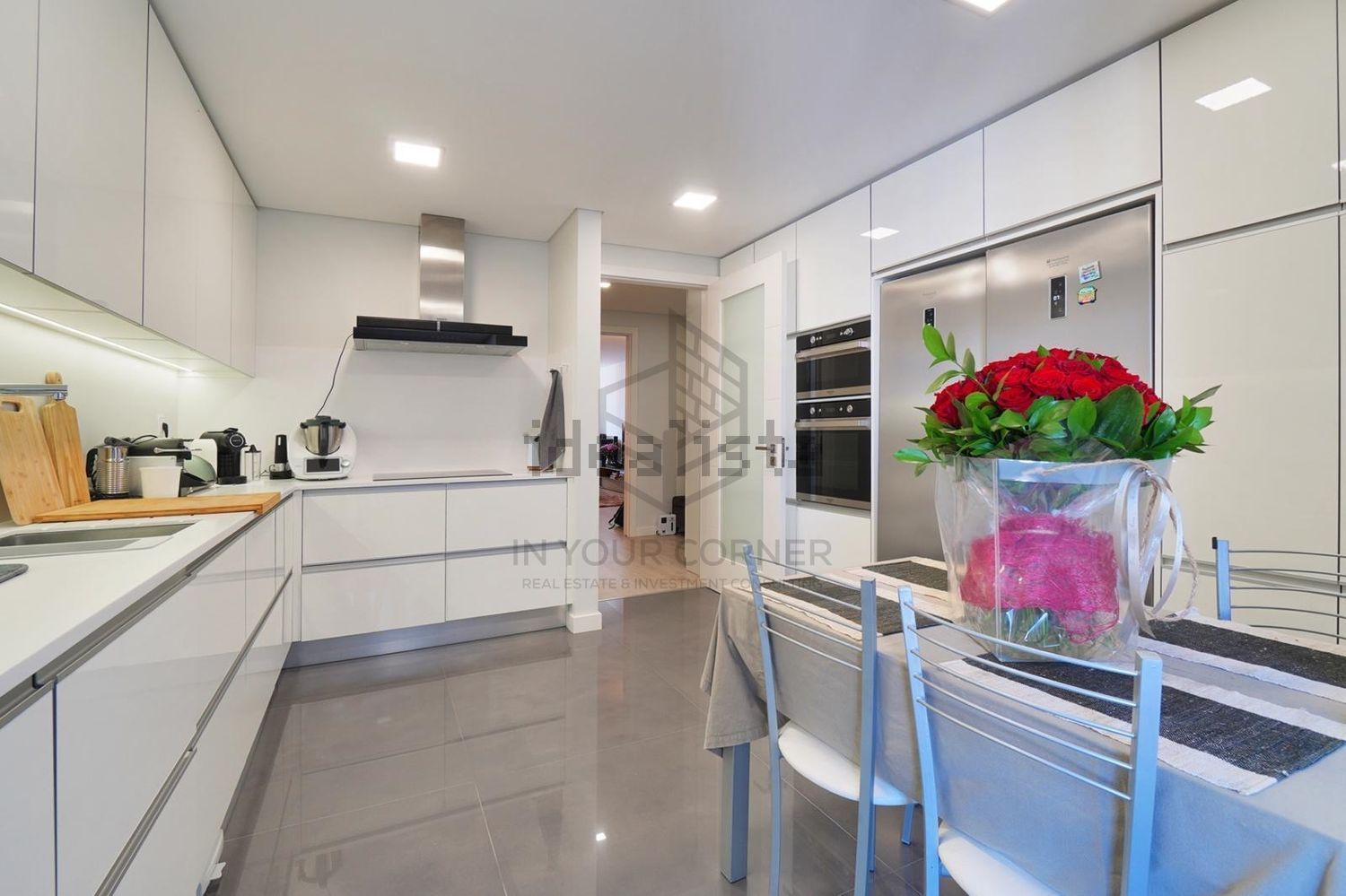 出租公寓 t3在Praça Infante Dom Duarte, 1 - 厨房