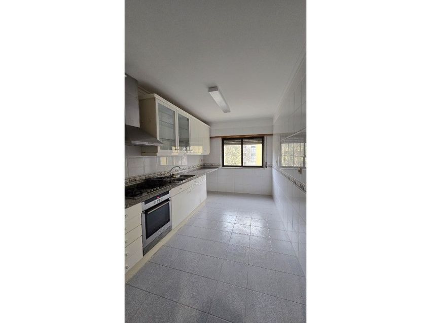 出租公寓 t3在Avenida Vasco da Gama Fernandes, 11