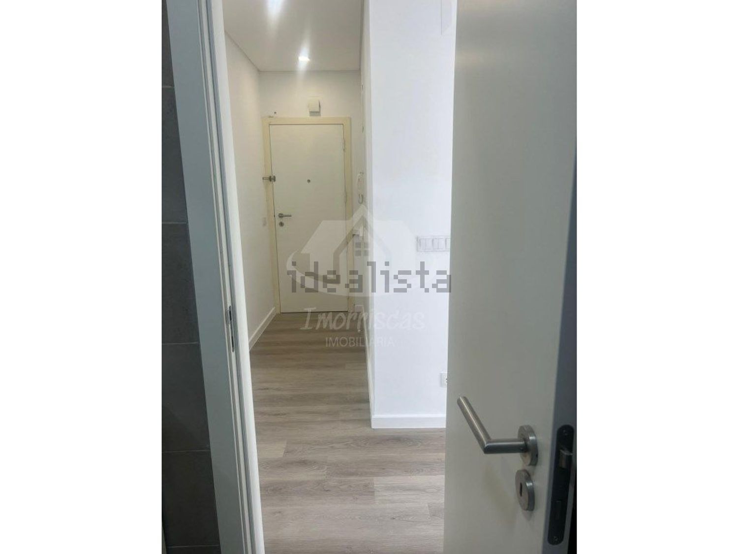 公寓 t2出售在Rua Cidade da Horta, 5 - 过道