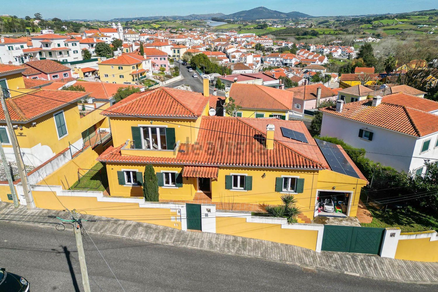 小楼房或独栋别墅出售在Rua da Encosta de São Silvestre, 21 - 外立面