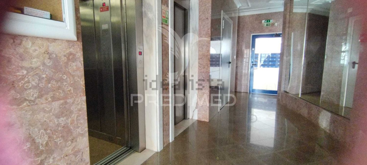 公寓 t2出售在Santo António dos Cavaleiros e Frielas - 过道