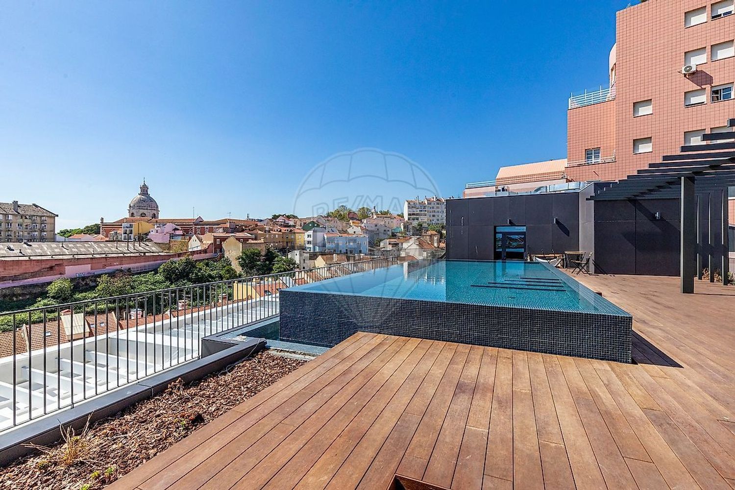 公寓 t2出售在Rua de Santa Engrácia - 游泳池