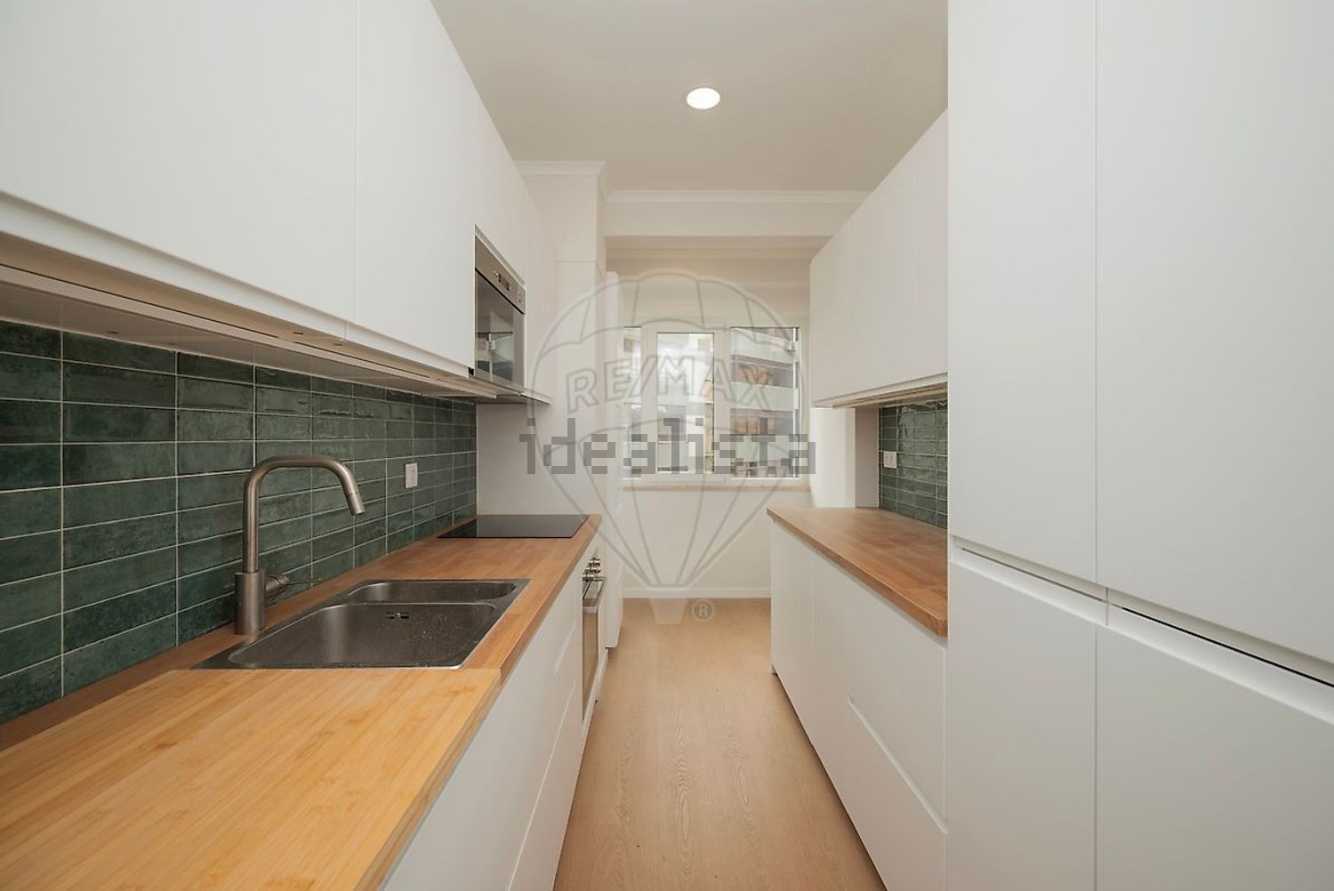 出租公寓 t2在Rua Luís Pastor de Macedo - 厨房