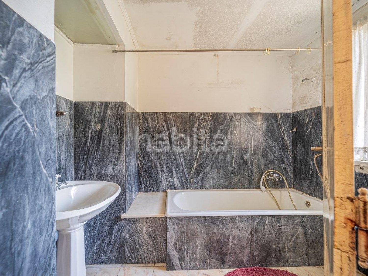 小楼房或独栋别墅出售在Rua Guilherme de Almeida, 9 - 卫生间