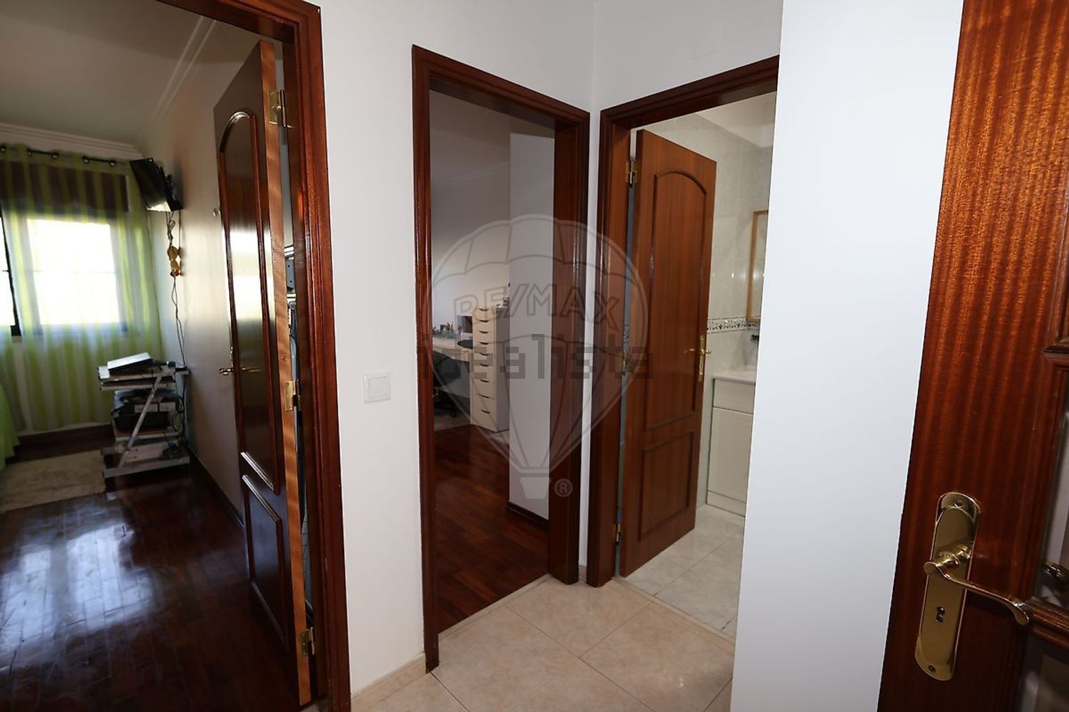 公寓 t3出售在Praceta Arcebispo Oscar Romero - 过道