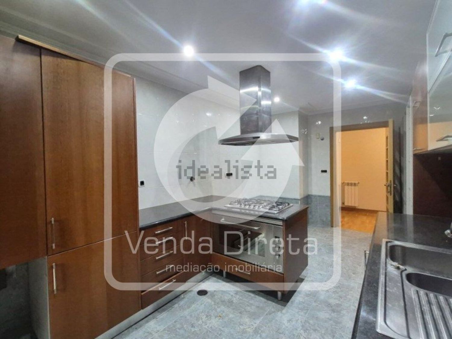 公寓 t2出售在Rua Doutor Vasco Moniz, 25 - 厨房