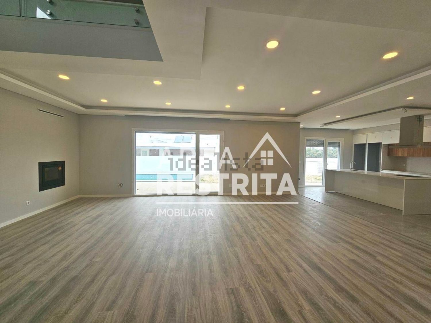 小楼房或独栋别墅出售在Vale de Choupos - Choilo - Galeotas - 客厅