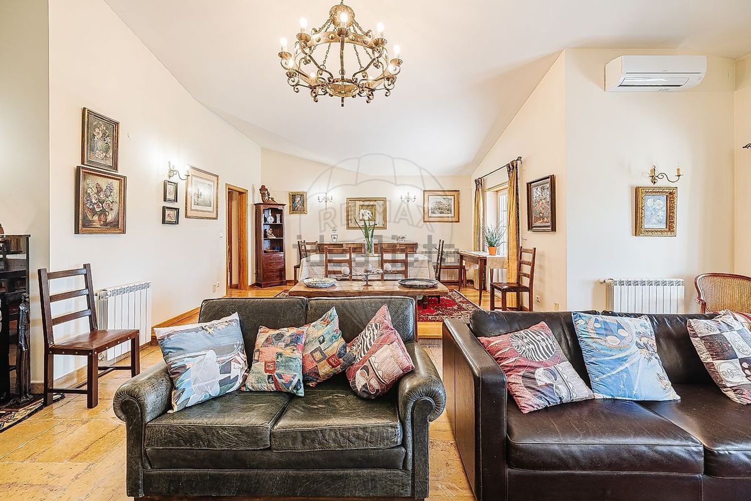 小楼房或独栋别墅出售在Rua das Macieiras - 客厅