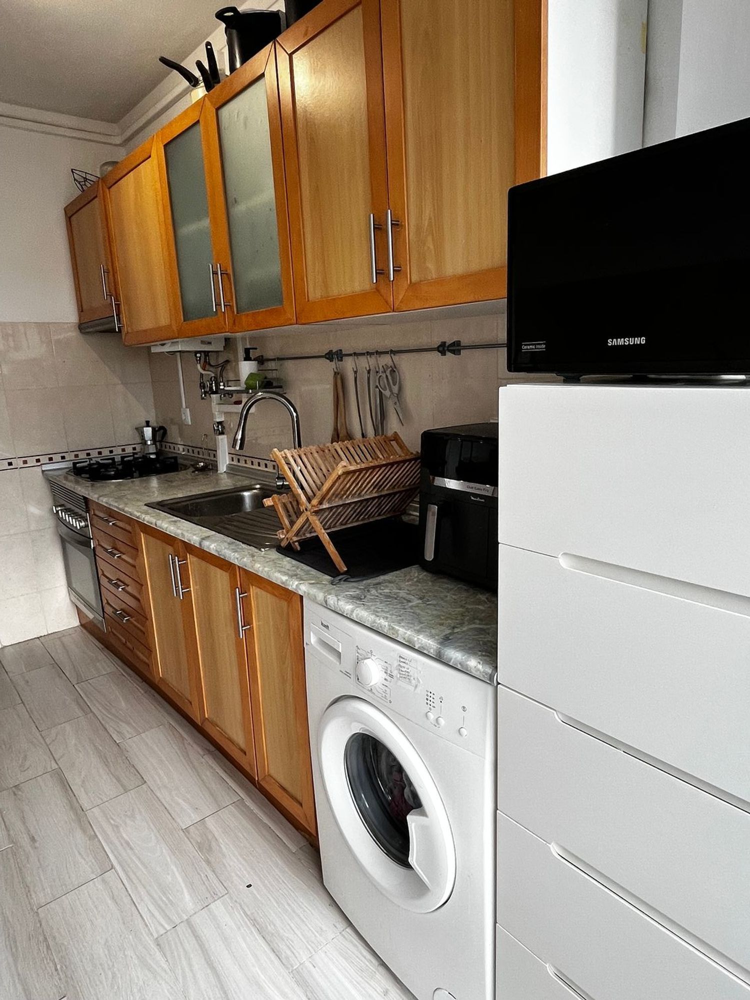 出租房间在Largo 1º de Maio, 2 n - 厨房