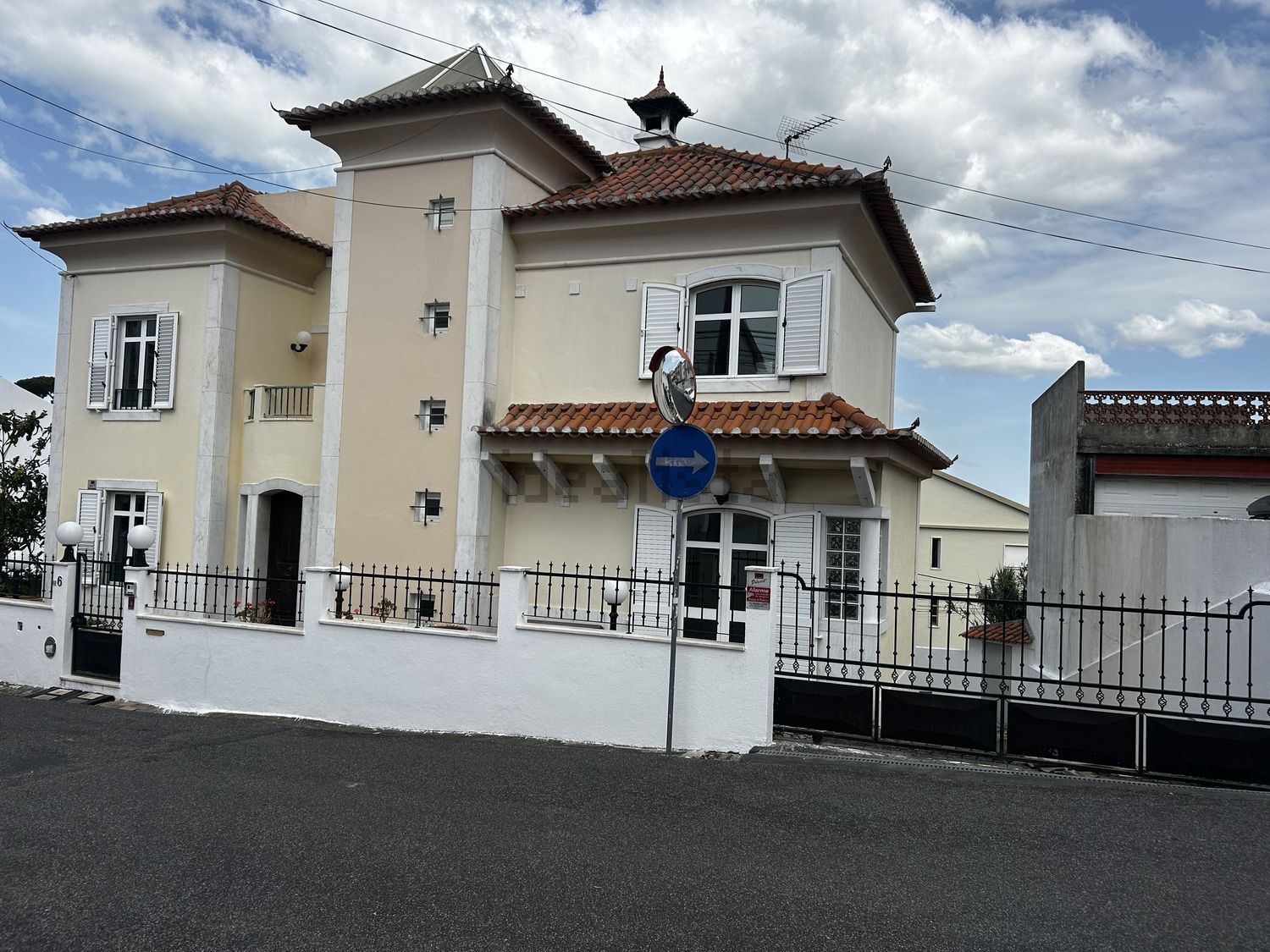 小楼房或独栋别墅出售在Rua dos Lusíadas, 6 - 外立面