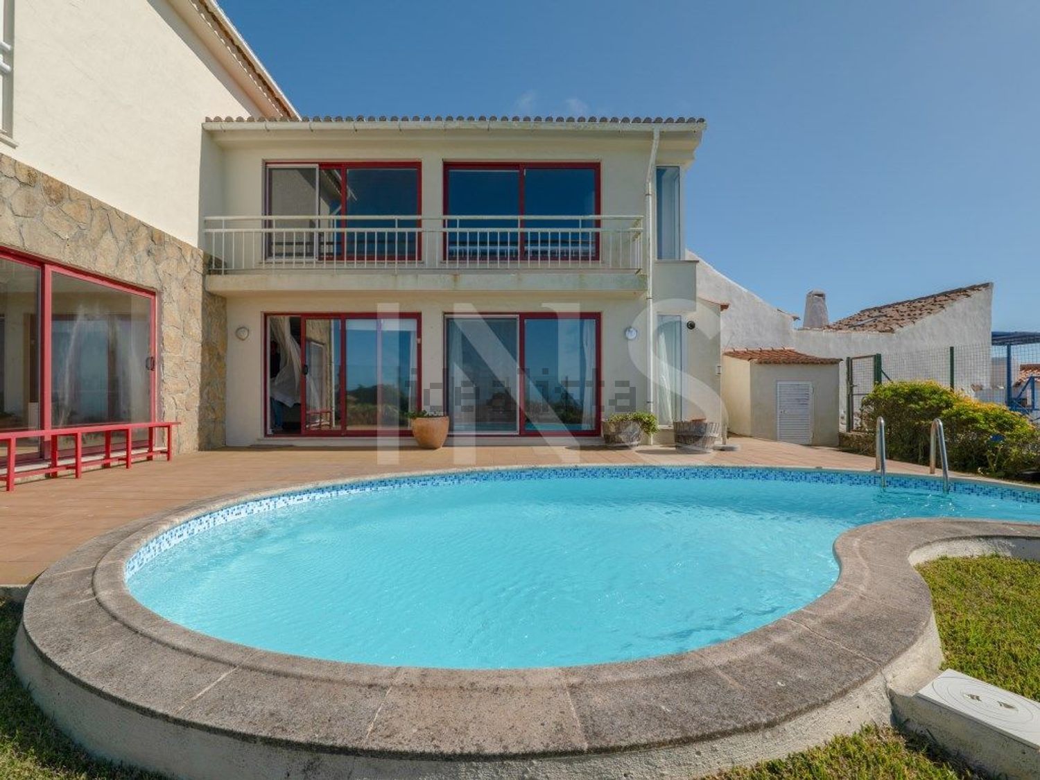 小楼房或独栋别墅出售在Rua do Beco - 游泳池