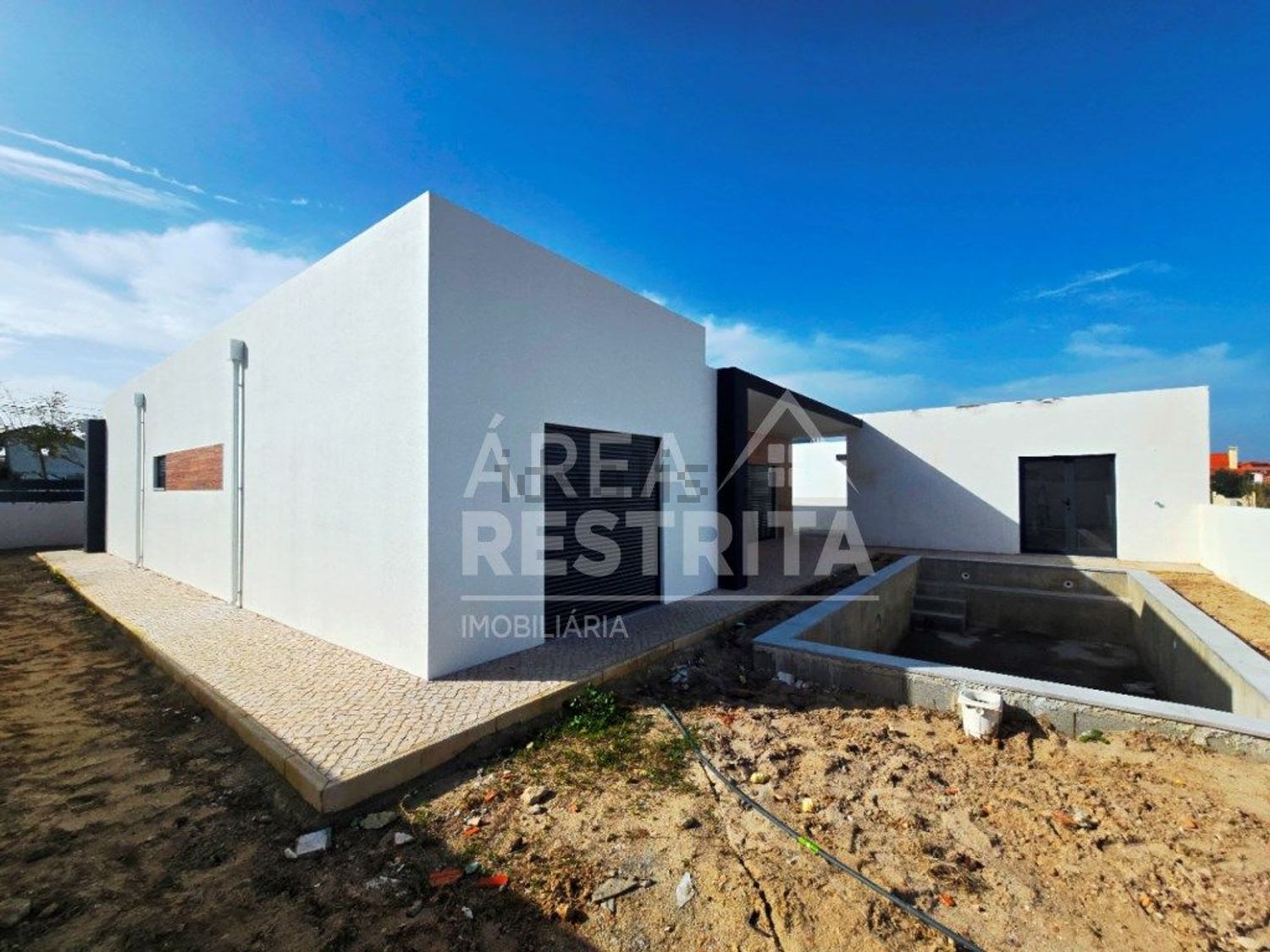 小楼房或独栋别墅出售在Rua Nova da Jardia - 外立面