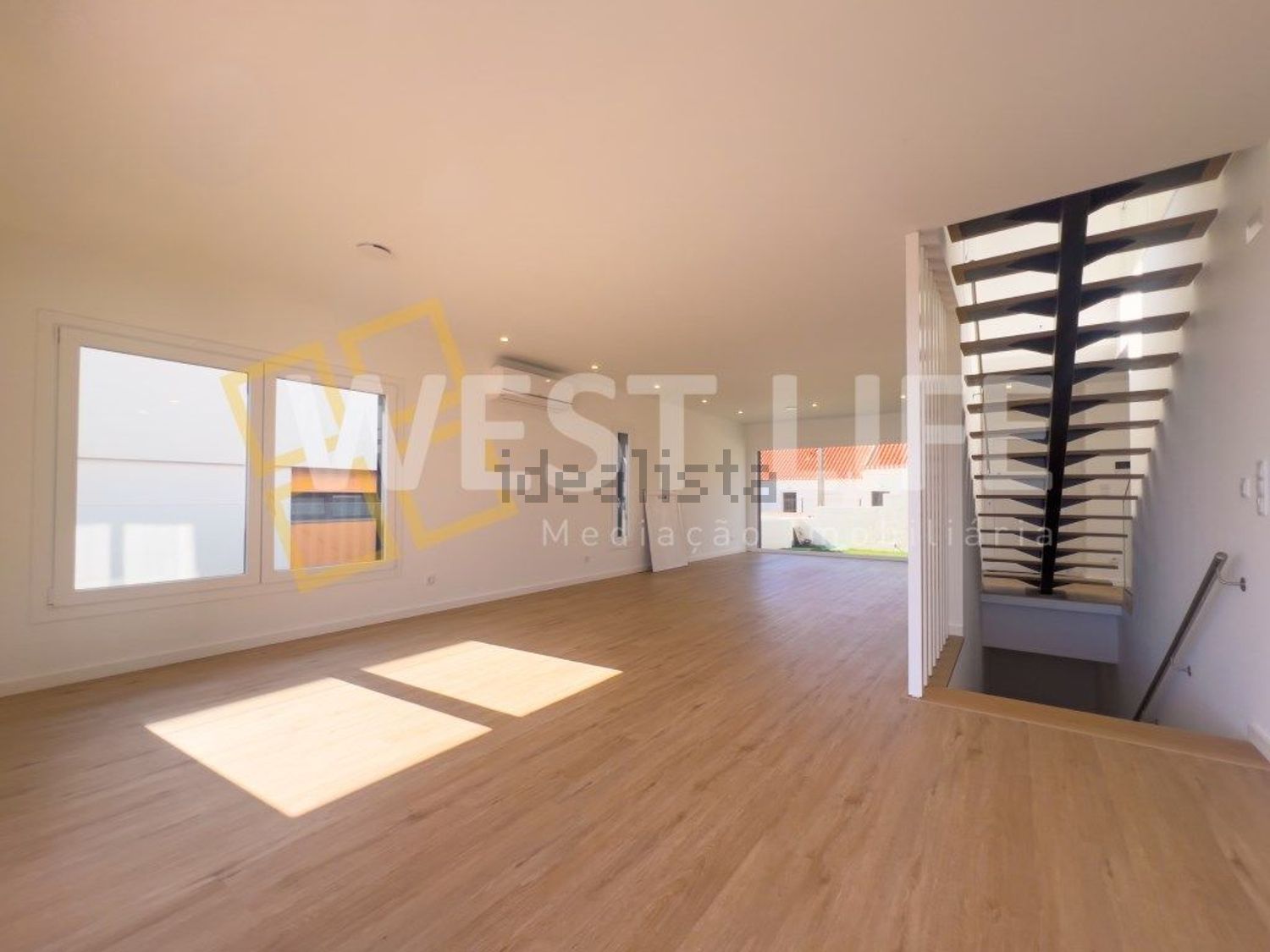 小楼房或独栋别墅出售在São Pedro da Cadeira - 照片