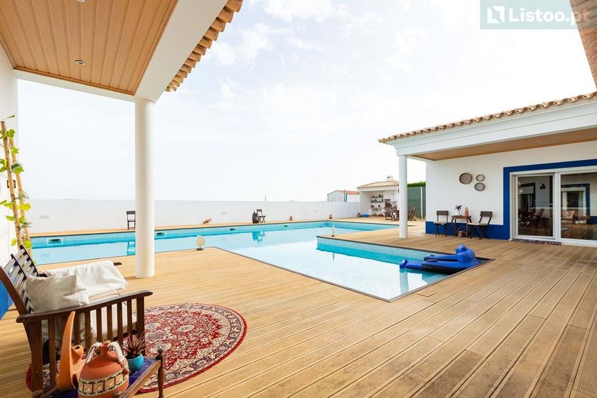 小楼房或别墅出售在Caminho da Murteira