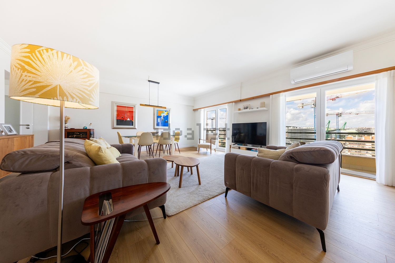 公寓 t4出售在Rua Embaixador Martins Janeira - 客厅