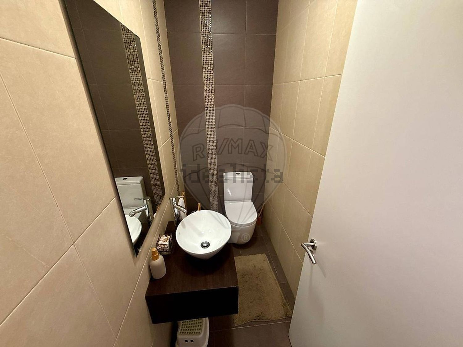 小楼房或独栋别墅出售在Rua 18 - 卫生间