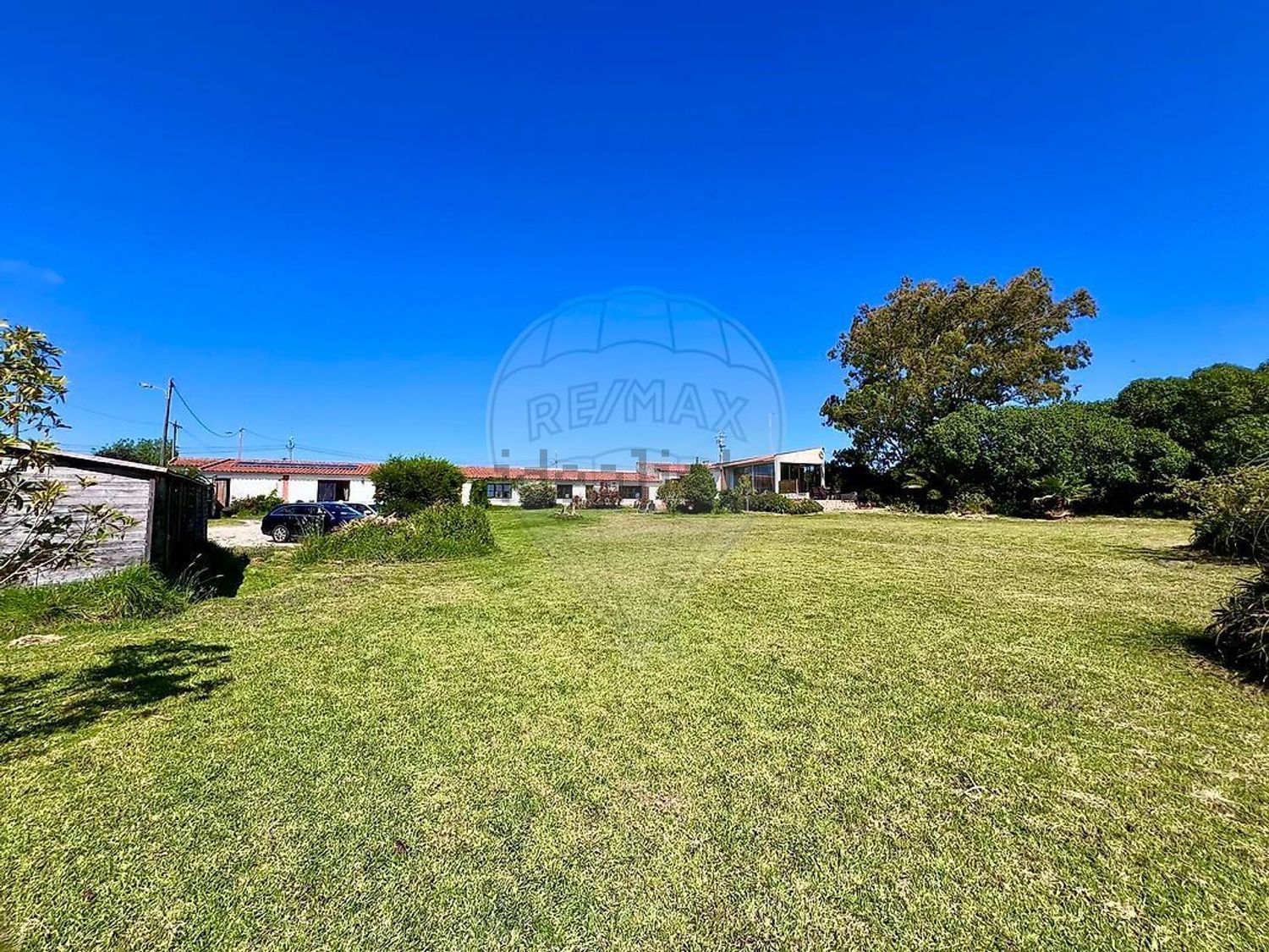 小楼房或独栋别墅出售在Rua Principal - 花园