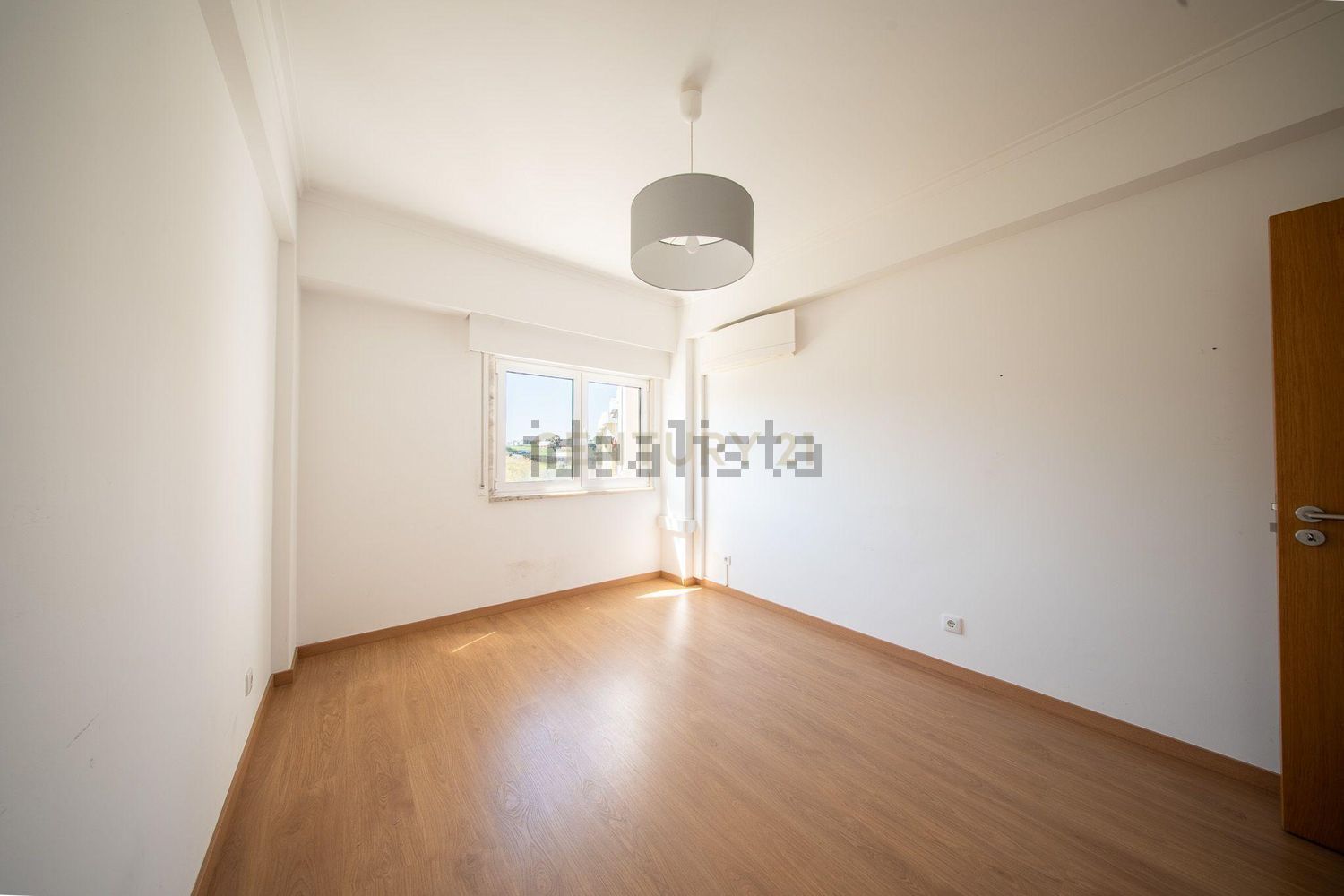 公寓 t3出售在Avenida Ruy Luís Gomes, 12 - 居住