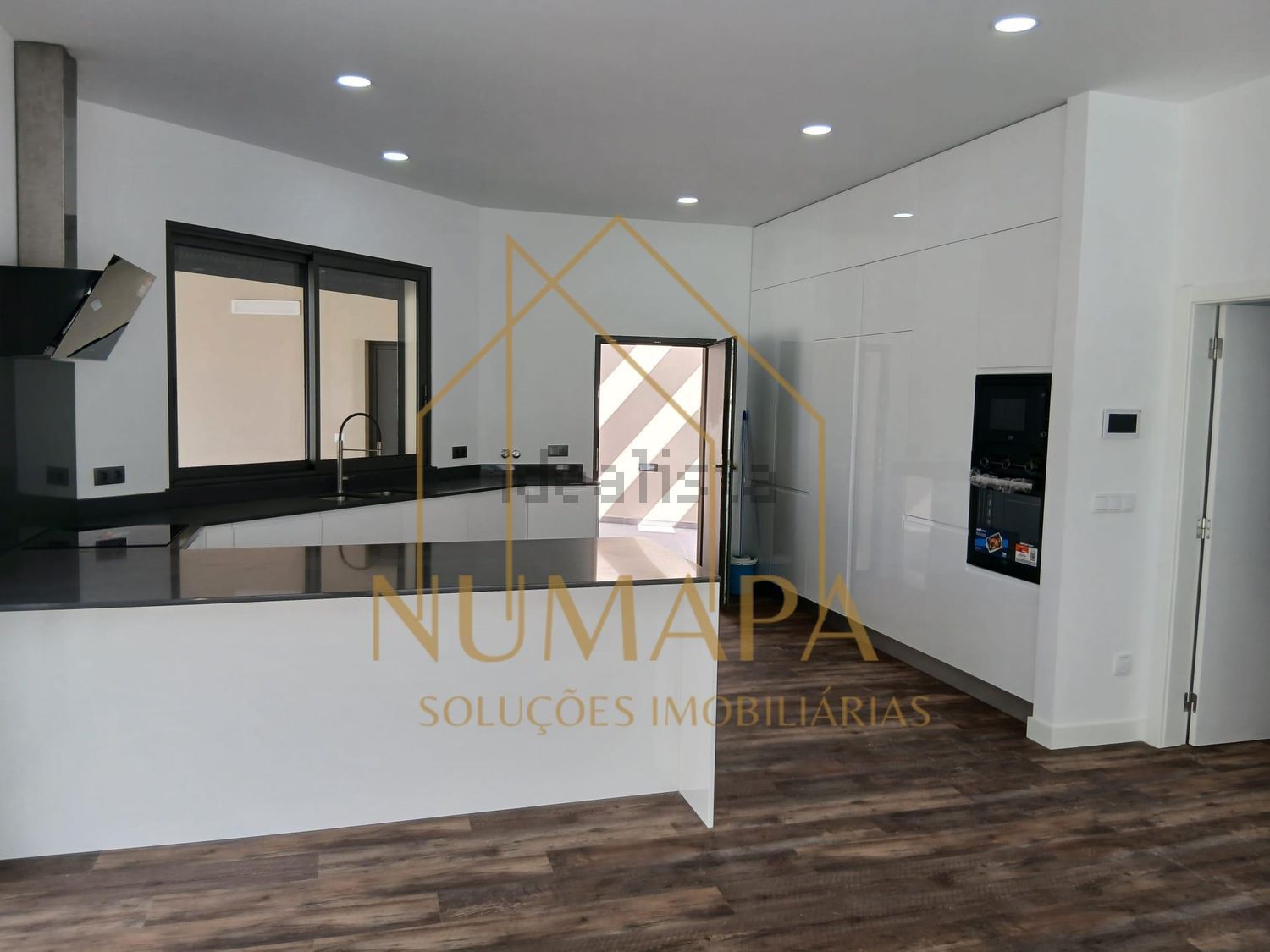 小楼房或独栋别墅出售在Rua Mário Sá - 居住